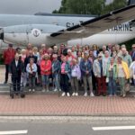 Eines der Highlights bei den Veranstaltungen der Heidener AWO ist in jedem Jahr die mehrtägige Busreise. Diesmal ging es von Donnerstag, den 04. Juni bis Sonntag, den 07. Juni 2026 auf Tour nach Norddeutschland. Untergebracht waren wir im Hotel Daub in Bremervörde. Bestens gelaunt machten sich 41 reiselustige Mitfahrende am 4. Juni 2026 auf den Weg nach Bremervörde. Annette Hendriks-Kemper hatte die Reise mit der Firma Menchen bestens vorbereitet und übernahm mit Franzis Harke und Lissi Nienhaus auch die Reiseleitung und Betreuung an Bord des Busses.